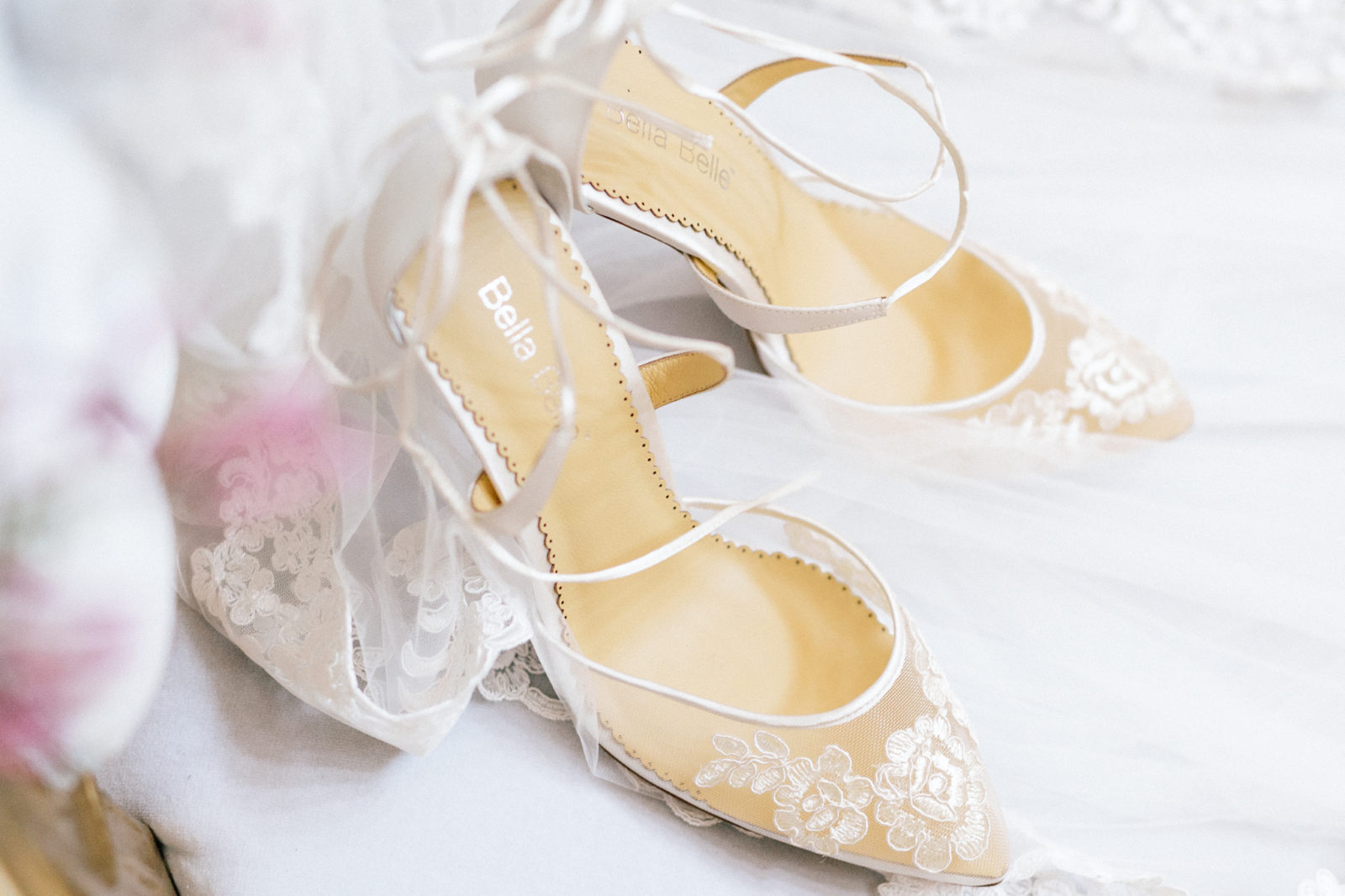 Sweet Treats and Elegant Gold Deets - A Styled Shoot for the Ages ...
